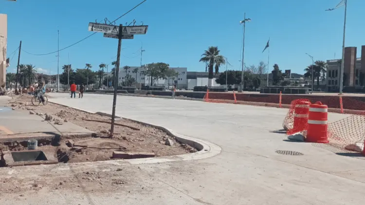 En imagen, avances de la obra en la avenida Serdán en Guaymas. (Foto: Blanca Ruelas/EXPRESO)