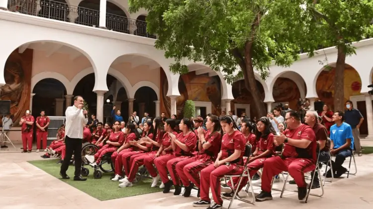Alfonso Durazo estuvo en el abanderamiento de los paratletas. (Foto: Especial/EXPRESO)