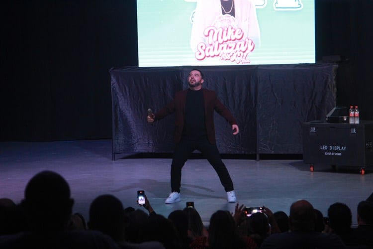 Ríen a carcajadas con Mike Salazar en Hermosillo