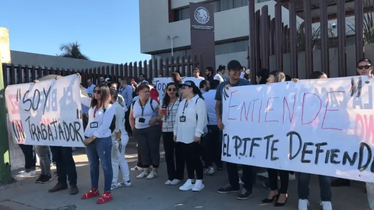 En Hermosillo se unieron al paro nacional de labores del Poder Judicial. (Foto: Jesús Ballesteros)