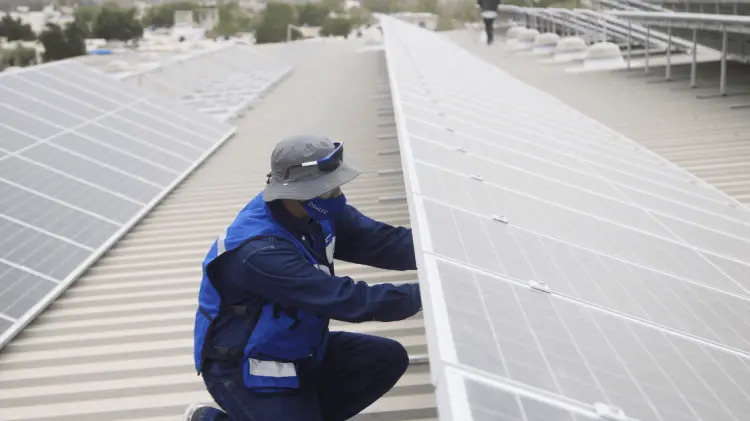 El kit de paneles solares incluye la instalación. (Foto: Jesús Ballesteros/EXPRESO)