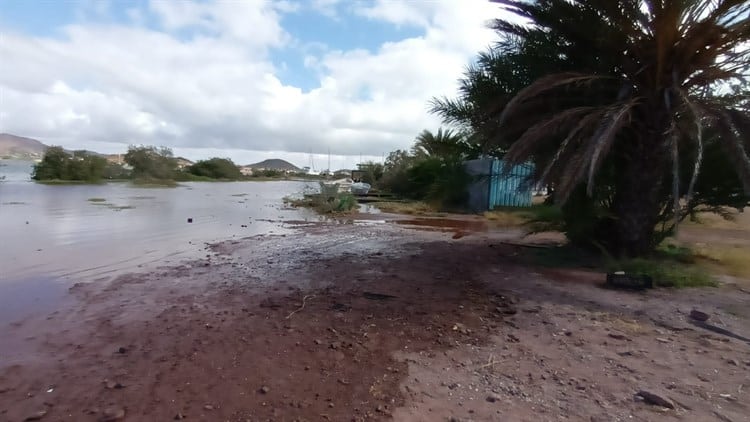 Aumenta nivel de la marea en Guaymas y Empalme por Norma