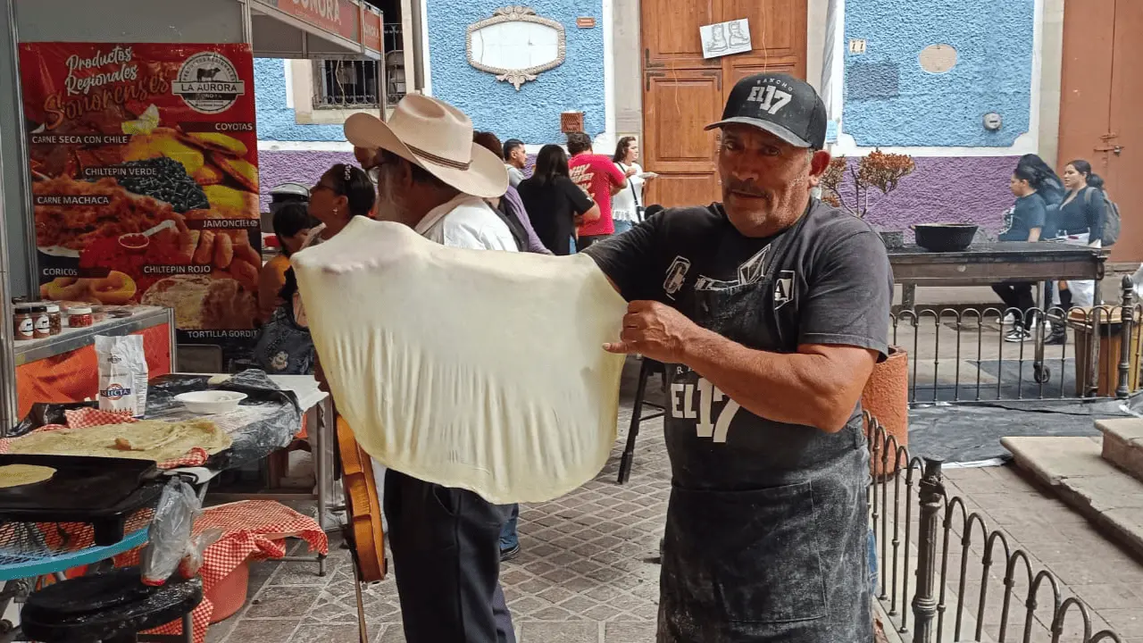Martín lleva una delicia de la gastronomía sonorense al Cervantino
