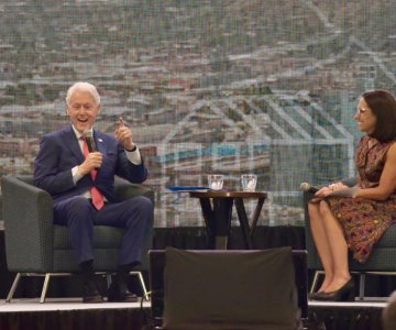 Bill Clinton reconoce uso de energías limpias en el Gobierno de Hermosillo