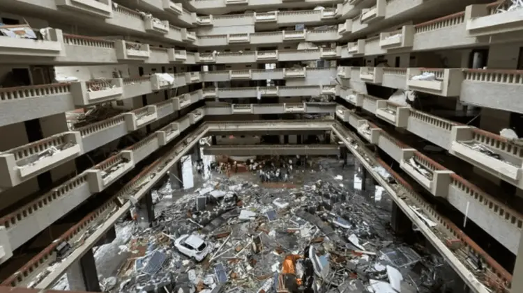 Devastación al interior del hotel Princess. (Foto: Especial / EXPRESO)