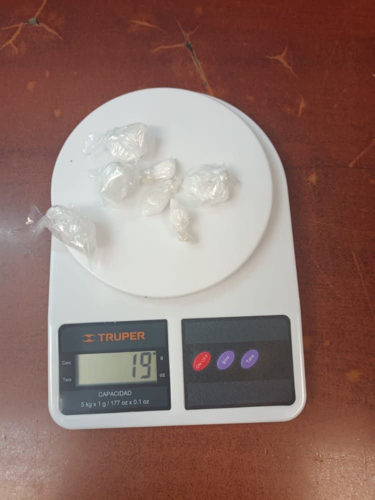 Mujer es detenida por portar drogas en Nogales