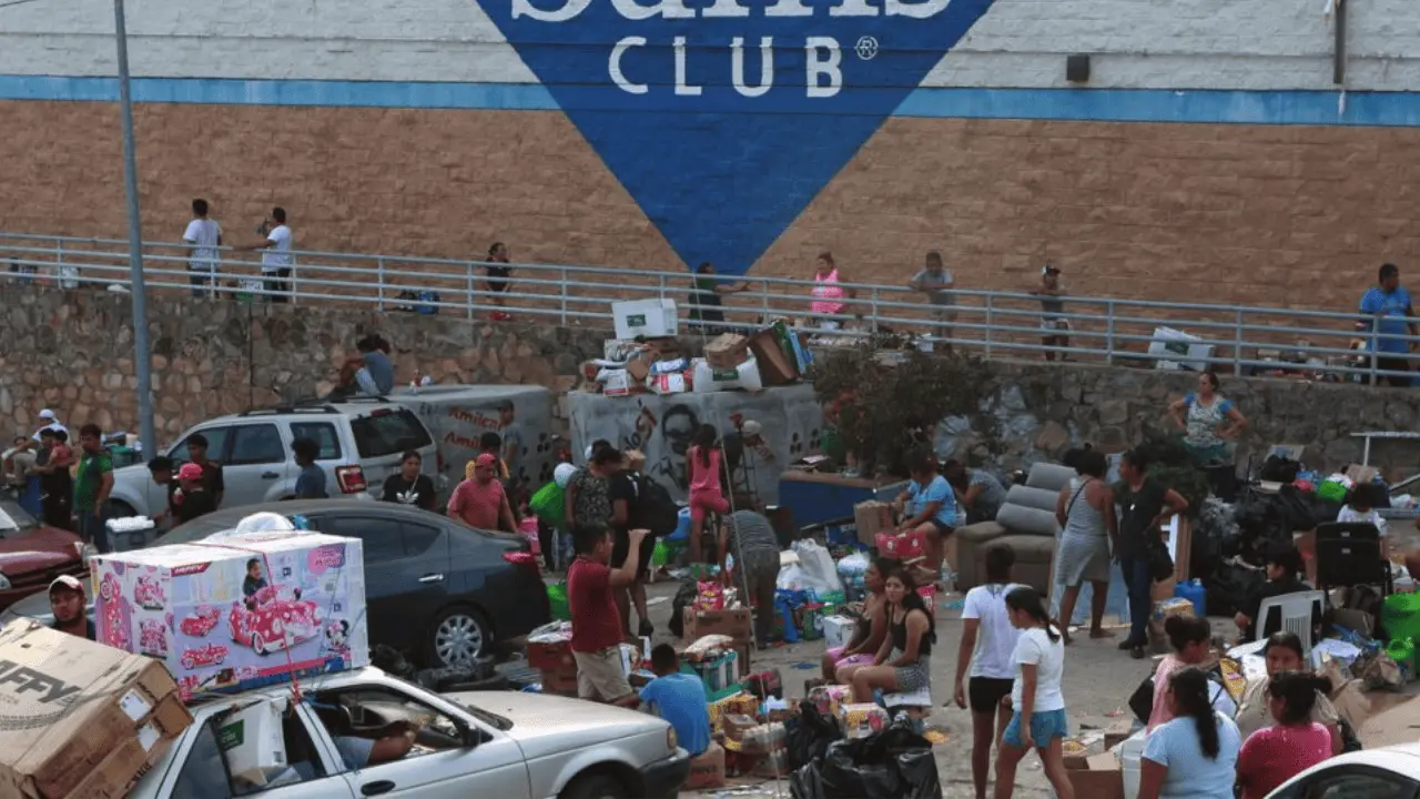 Desorden y saqueos en Acapulco tras el paso del huracán Otis