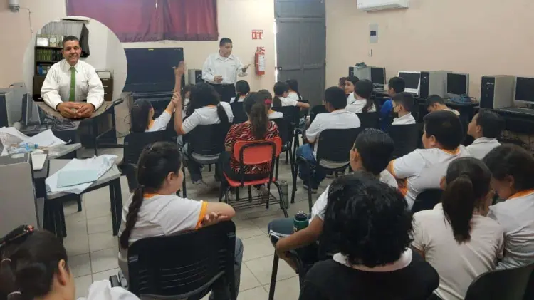 Platica preventiva del Narconon Navojoa (Foto: Especial / EXPRESO)