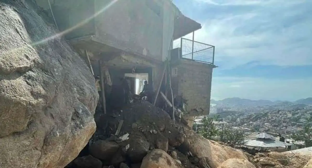 Familia murió aplastada por roca de 50 toneladas tras paso de Otis