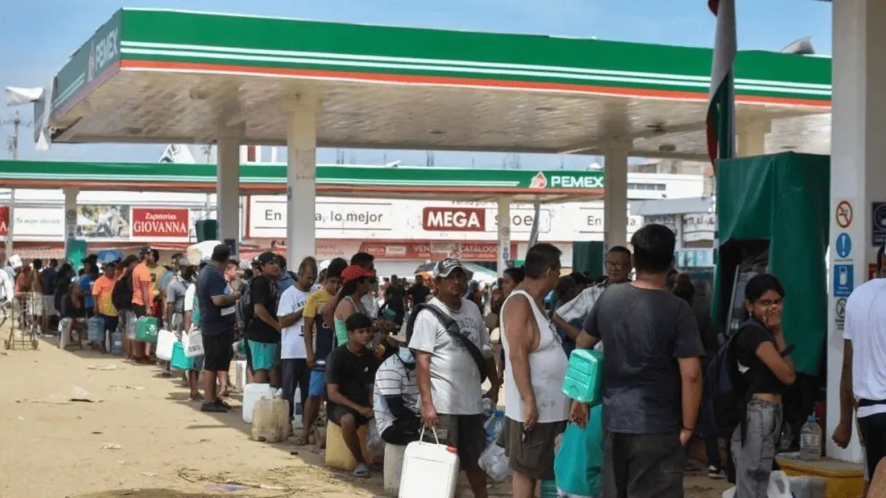 Reabren 17 gasolineras de Pemex en Acapulco