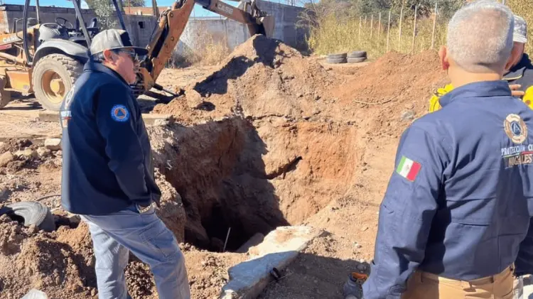 El hombre quedó atrapado en un pozo tras el derrumbe de tierra. (Foto: Cortesía)