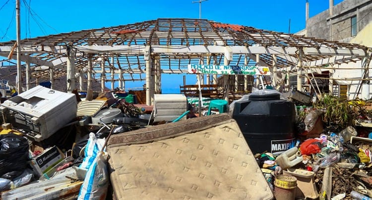 Destruidos pero felices, comerciantes ponen buena cara a la tragedia