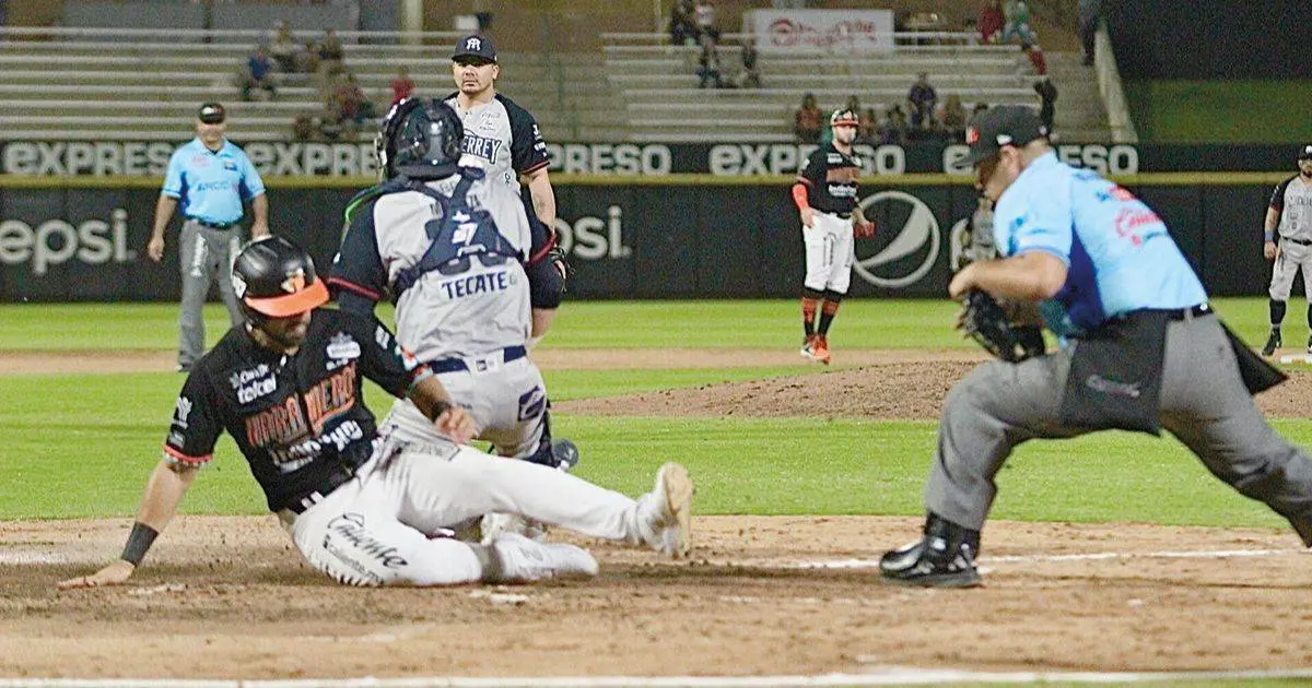 Naranjeros espantan a los Fantasmas Grises en el primero de la serie