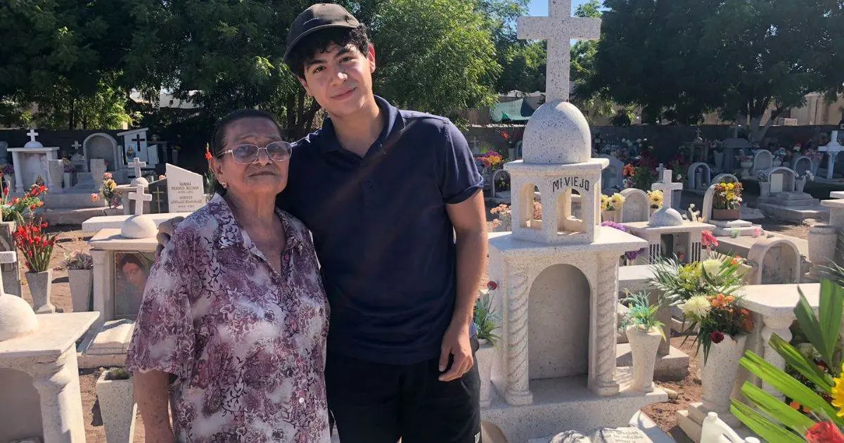 José Tadeo recuerda con cariño a su abuelo este Día de Muertos