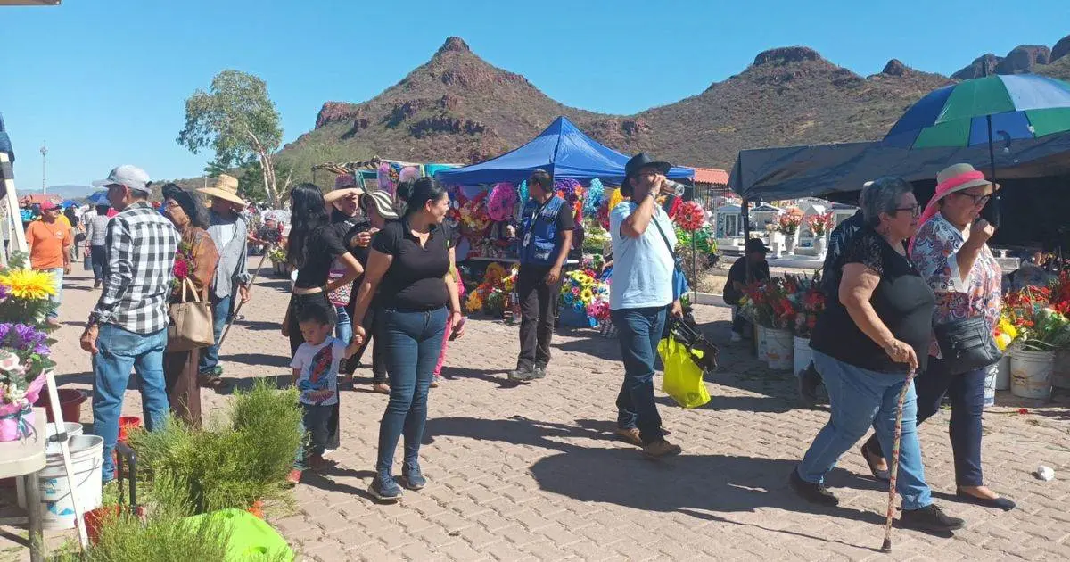 Panteones de Guaymas reciben más de 8 mil visitantes este Día de Muertos