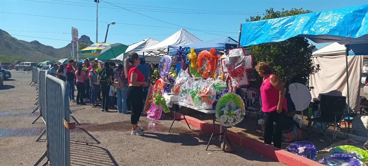 Panteones de Guaymas reciben más de 8 mil visitantes este Día de Muertos