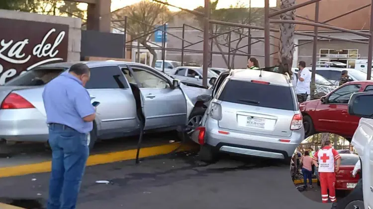 accidente automovilístico en el bulevar ganaderos (Foto: Especial / EXPRESO)