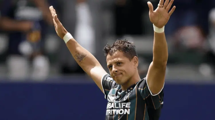 No se sabe qué sigue en la trayectoria futbolística de Javier Hernández. (Foto: Especial / AP)