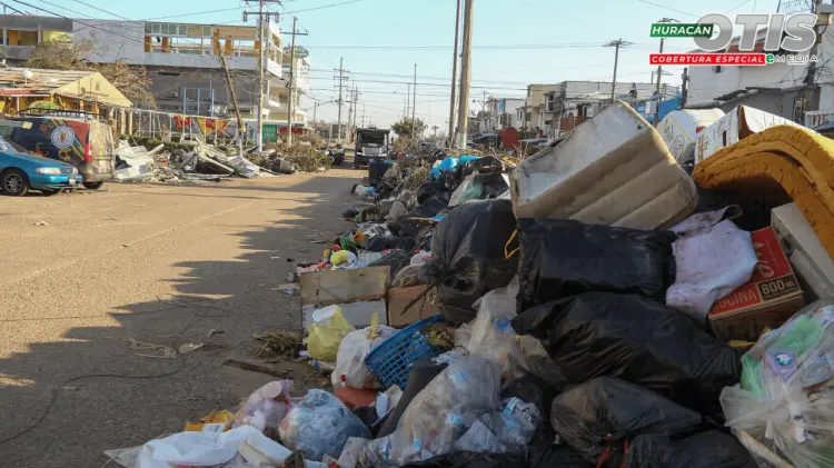 La ciudadanía apoya poco a poco para que las calles estén libres. (Foto: Cristian Ruiz/EXPRESO)