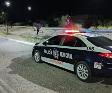 Hombre agrede a oficial durante arresto por posesión de arma blanca