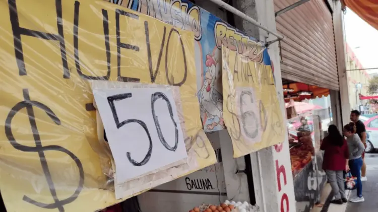 La baja producción de huevo, ha provocado que el precio de este alimento básico. (Foto: Especial)
