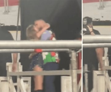 Intenso beso entre Taylor Swift y Travis Kelce causa furor en las redes 