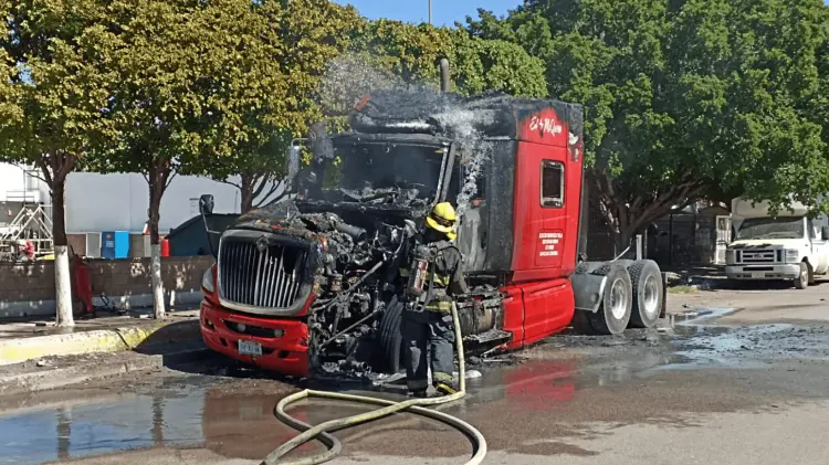 Un corto provocó que comenzara el incendio. (Foto: John Castellón / EXPRESO)