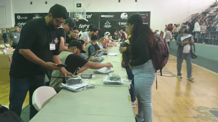 A partir del 16 de noviembre entregarán para alumnos de primaria. (Foto: Blanca Ruelas/EXPRESO)