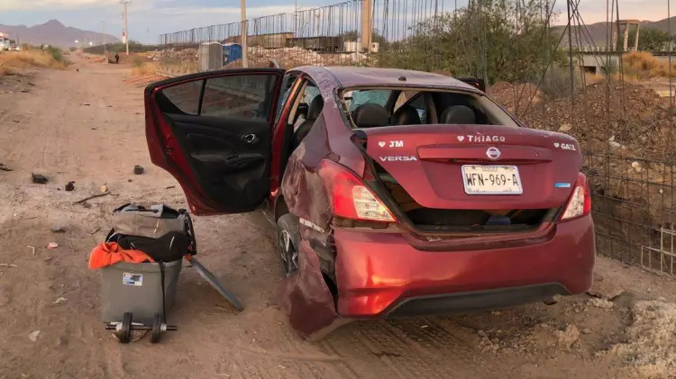 El automóvil sufrió cuantiosos daños materiales. (Foto: Especial/EXPRESO)