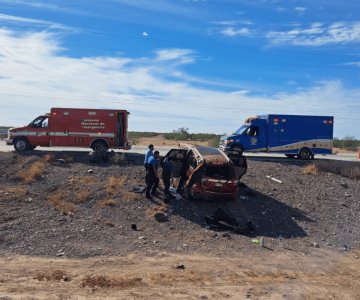 Tres adultos y un menor resultaron lesionados tras volcamiento en Empalme