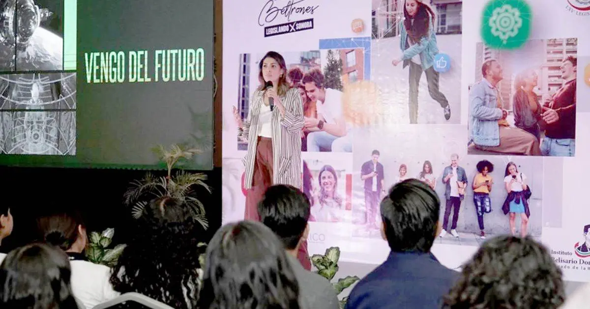 Imparten taller a padres y educadores sobre uso de tecnología