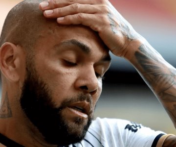 Dani Alves enfrentaría demanda de Pumas por incumplimiento de contrato