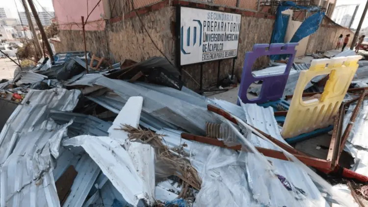 Aún se lleva a cabo la revisión de planteles tras el huracán Otis. (Foto: Agencia Reforma/EXPRESO)