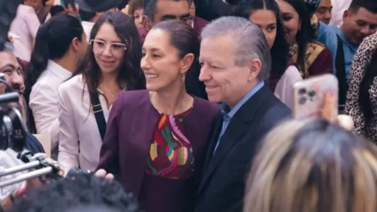 Claudia Sheinbaum con Arturo Zaldívar (Foto: Especial / EXXPRESO)