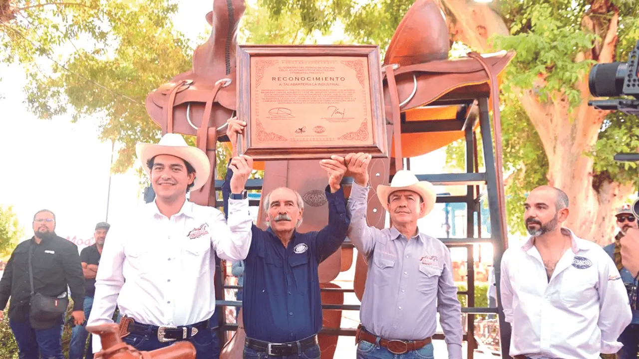 Moctezuma rompe Récord Guinness con la silla de montar más grande