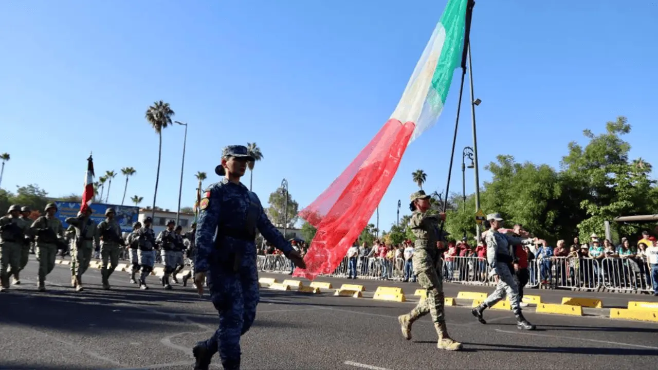Celebran aniversario 113 de la Revolución Mexicana con desfile cívico