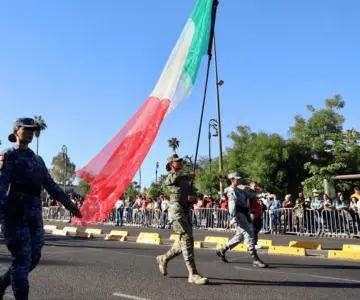 Celebran aniversario 113 de la Revolución Mexicana con desfile cívico