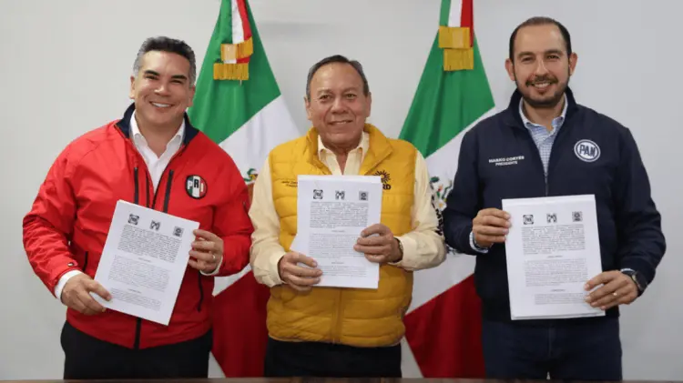 Alito Moreno, Jesús Zambrano y Marko Cortés firmaron la alianza. (Foto: Cortesía)