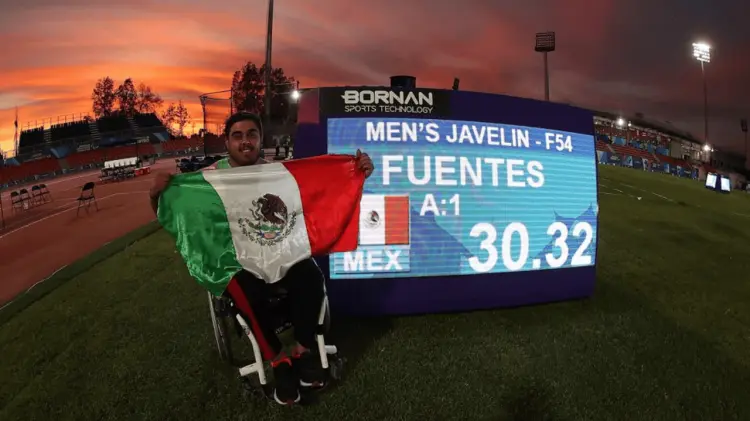 Fuentes presumió su registro, que lo convirtió en el mejor del continente. (Foto: Especial/EXPRESO)