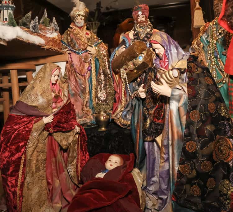 Doña Rosita convierte su hogar en un sueño con Villa Navideña