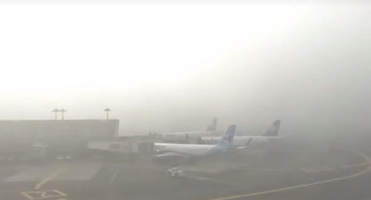 Aeropuerto de GDL cierra por niebla; afecta a 74 vuelos
