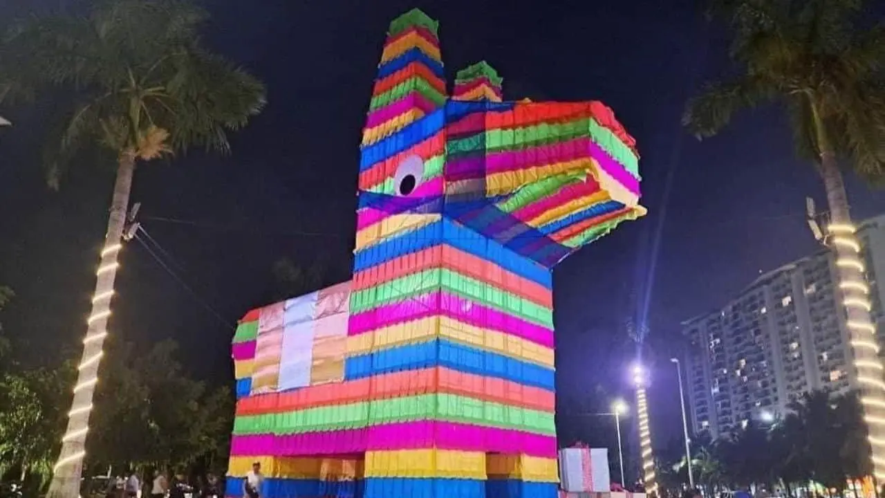 Escultura de burrito sabanero no soportó fuertes vientos de Cancún