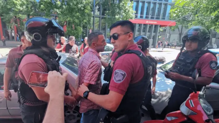 Mercanzini traía la misma camisa con la que se lo vio eN videos del ataque. (Foto: Especial/EXPRESO)