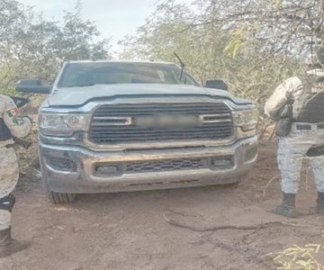 Hallan camioneta con más de seis mil balas para fusil en Átil