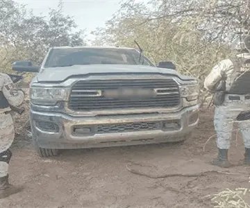 Hallan camioneta con más de seis mil balas para fusil en Átil