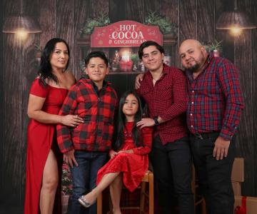 Celebran la magia de la navidad Festiva sesión de fotos