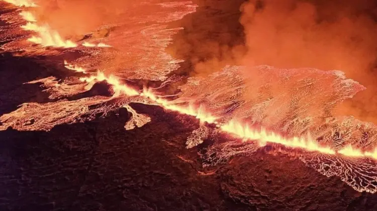 Múltiples imágenes de la erupción circulan por redes sociales. (Foto: Especial/EXPRESO)