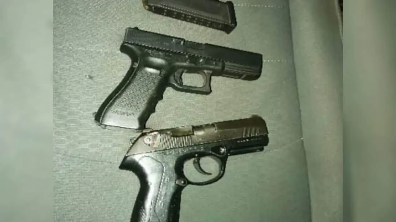 Al menos cinco personas fueron detenidas por portar armas prohibidas