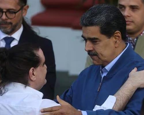 Maduro recibe al empresario Alex Saab en Caracas tras ser liberado