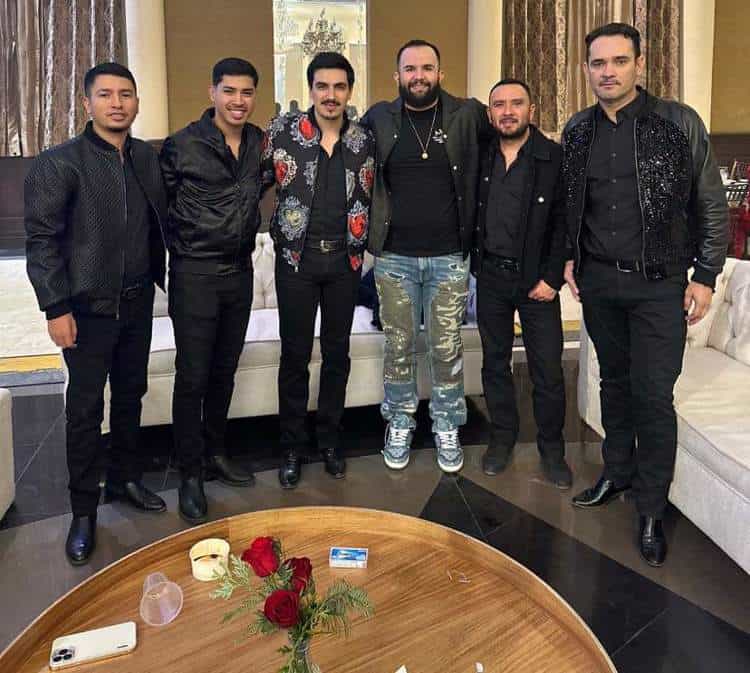 Arma Carin León tremenda posada en Hermosillo